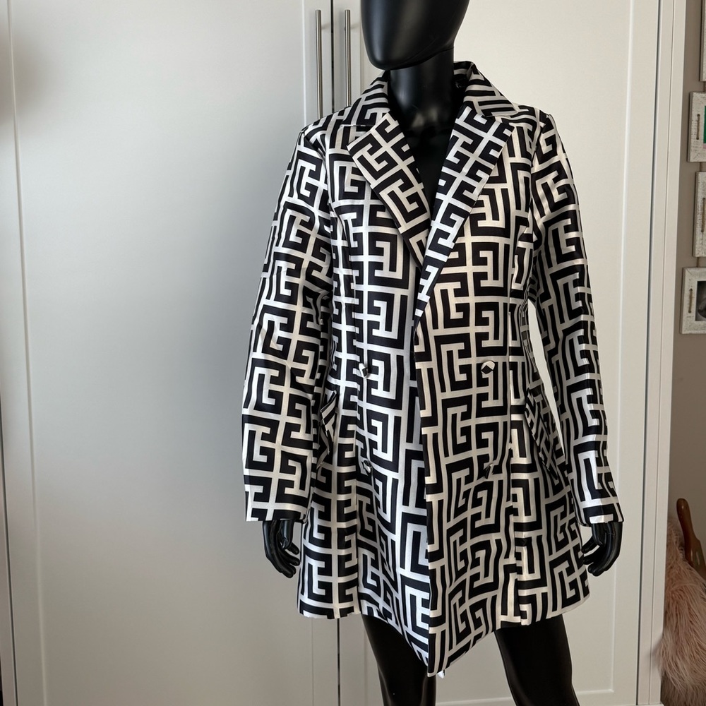 Stylish Black and White Geometric Blazer